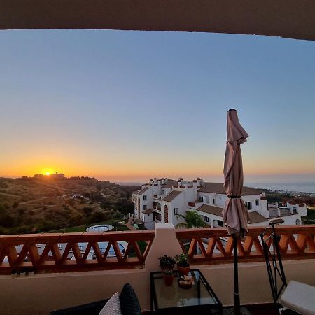 Elegant Apartment With Fantastic Views At The Top Of Calahonda Sitio de Calahonda 외부 사진