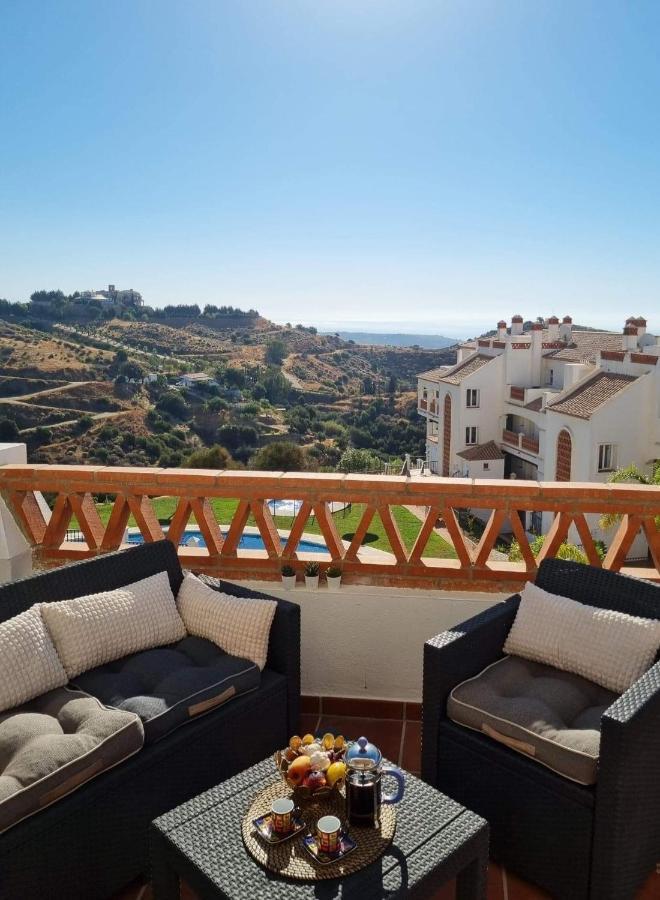 Elegant Apartment With Fantastic Views At The Top Of Calahonda Sitio de Calahonda 외부 사진