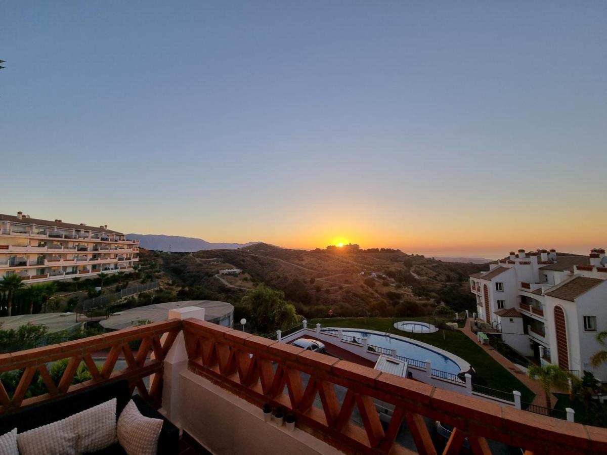 Elegant Apartment With Fantastic Views At The Top Of Calahonda Sitio de Calahonda 외부 사진